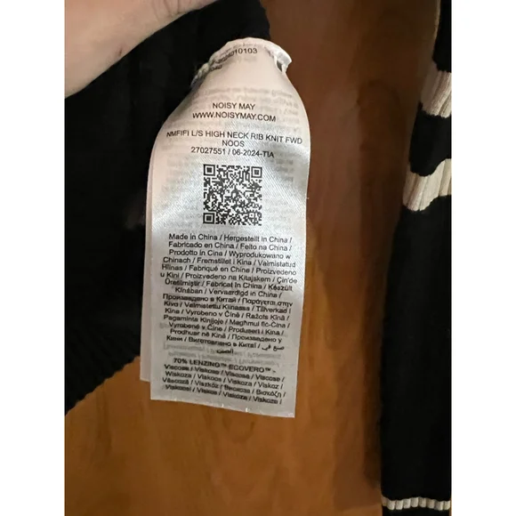 NOISY MAY Black & Beige Striped Ribbed Crew Neck Sweater Women’s Size S EUC - Picture 10 of 10